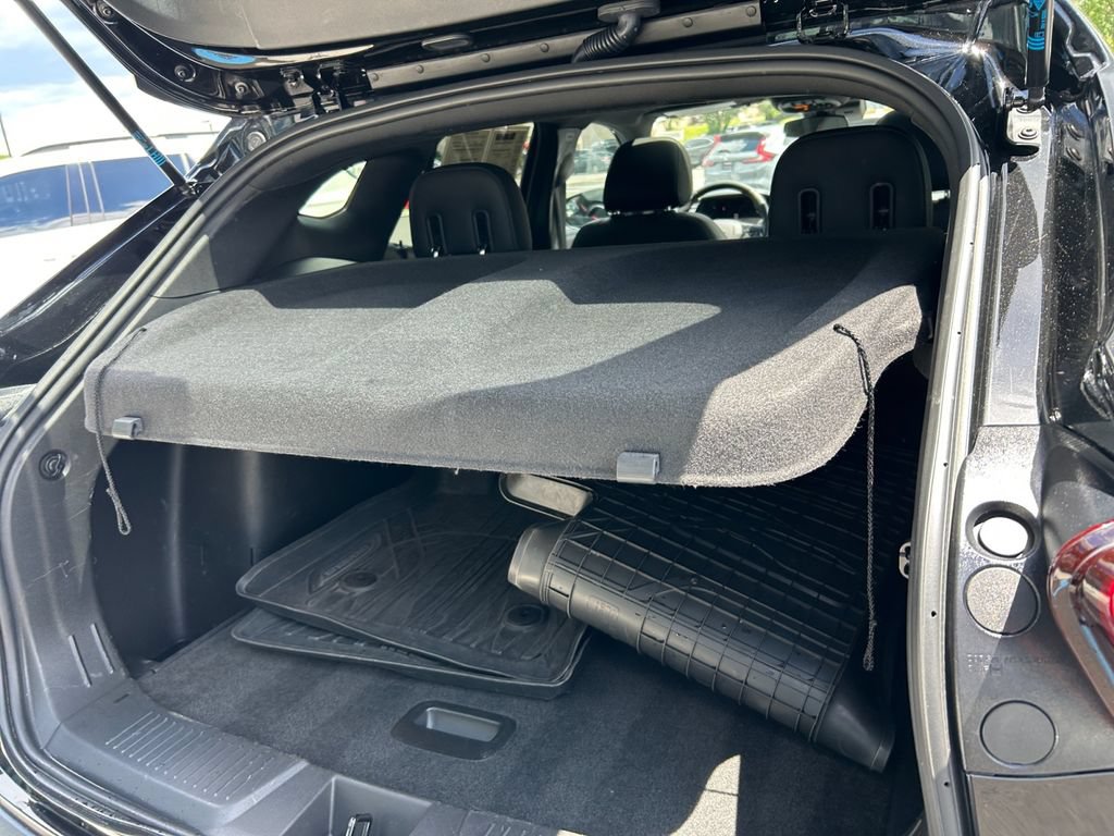 Used 2024 Chevrolet Trax RS w/ Sunroof Package FWD image 22