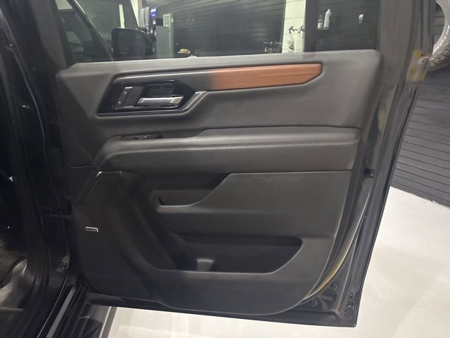 Used 2025 GMC Yukon XL Denali AWD/4WD image 33