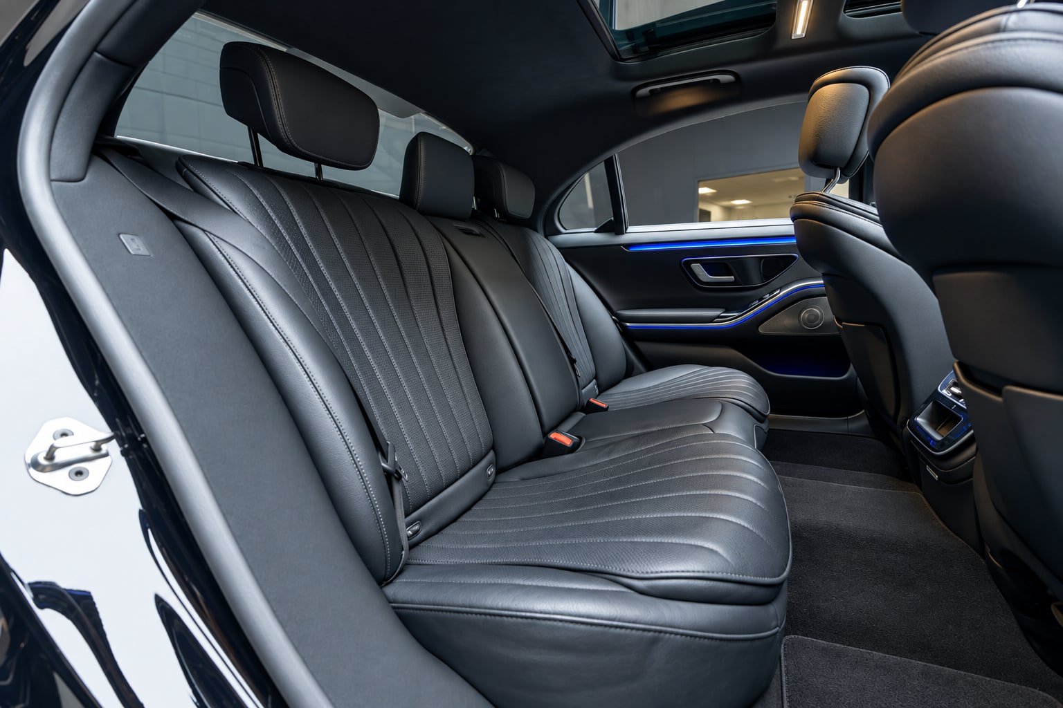 Used 2022 Mercedes-Benz S 500 4MATIC w/ AMG Line Package image 29