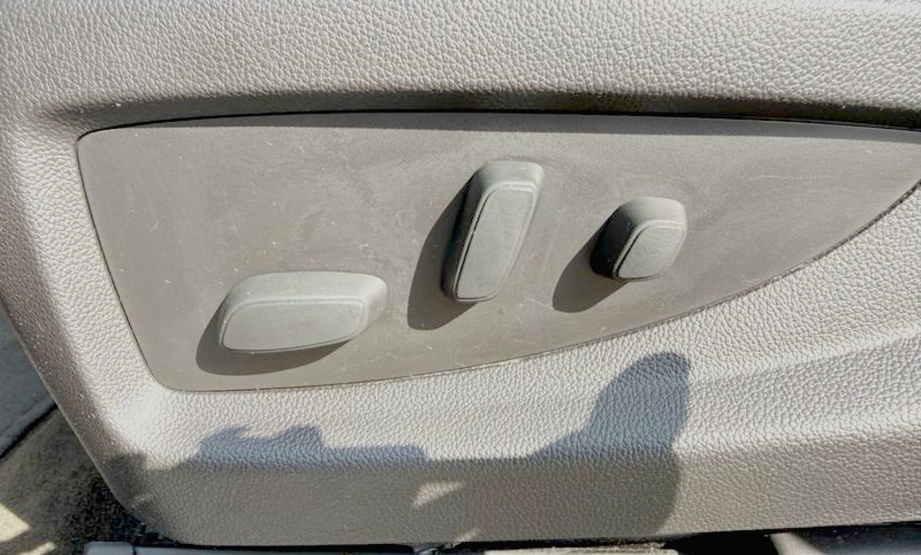 Used 2018 Chevrolet Suburban LT image 19