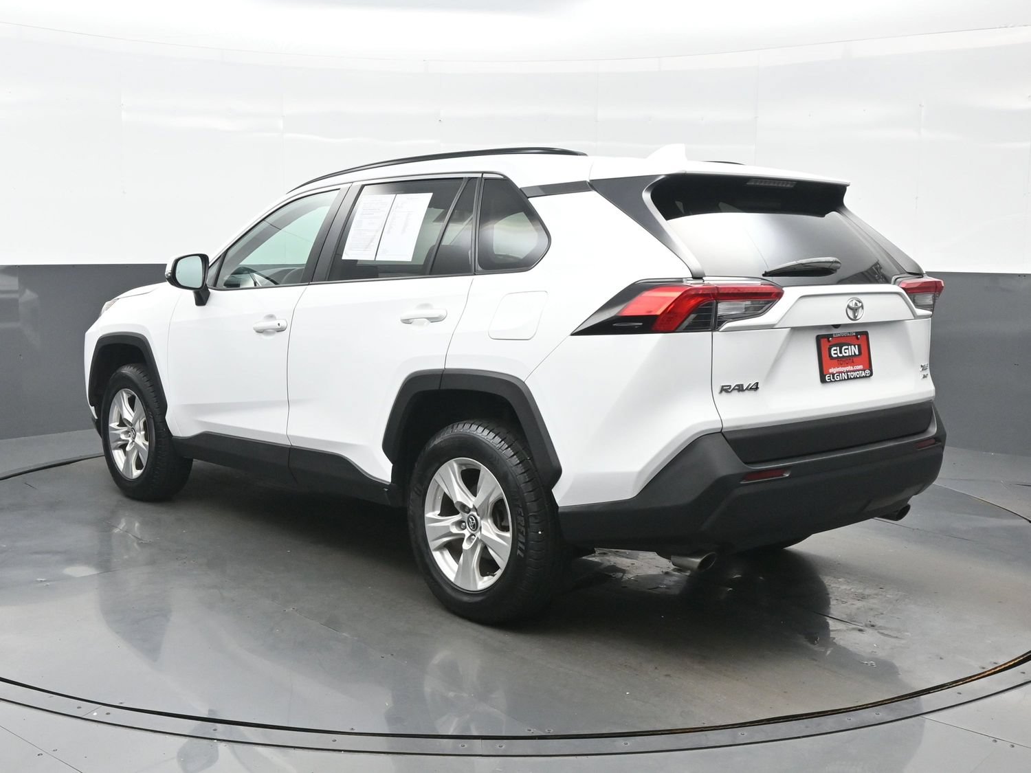 Used 2021 Toyota RAV4 XLE AWD/4WD image 4