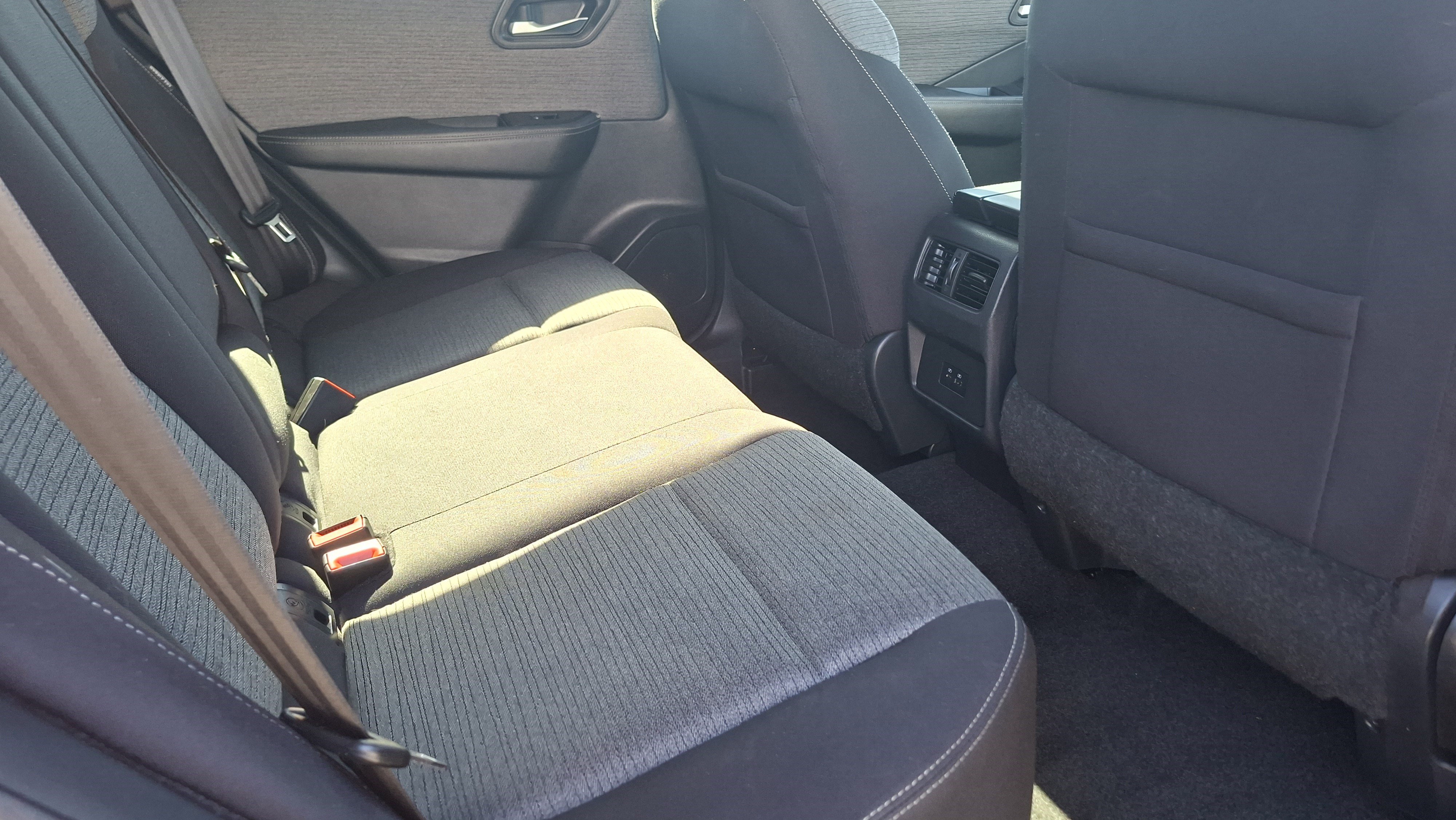 Used 2022 Nissan Rogue SV FWD image 22