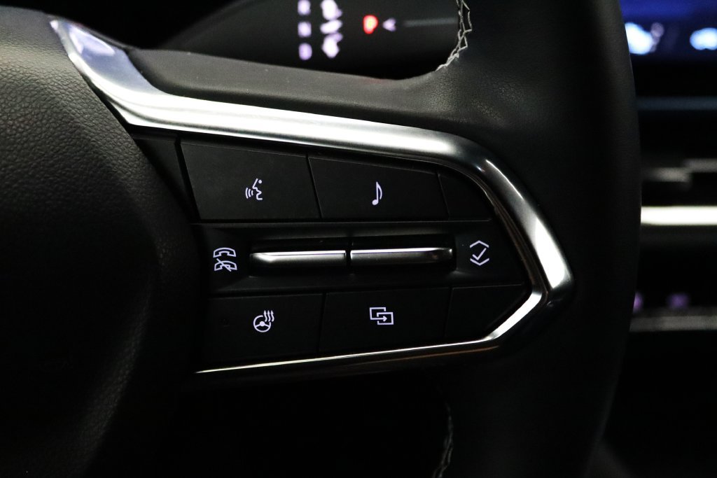 Certified 2024 Chevrolet Equinox EV LT FWD image 20