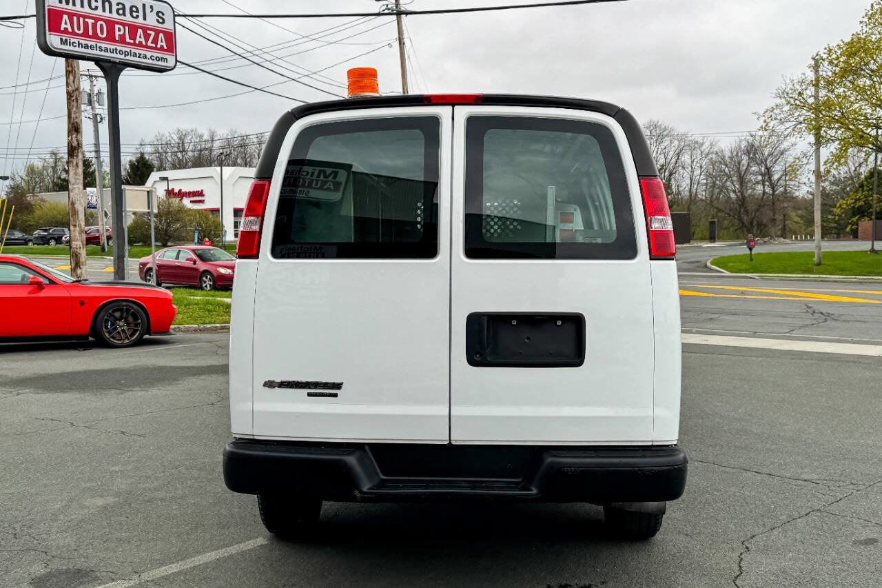 Used 2016 Chevrolet Express 2500 RWD image 5