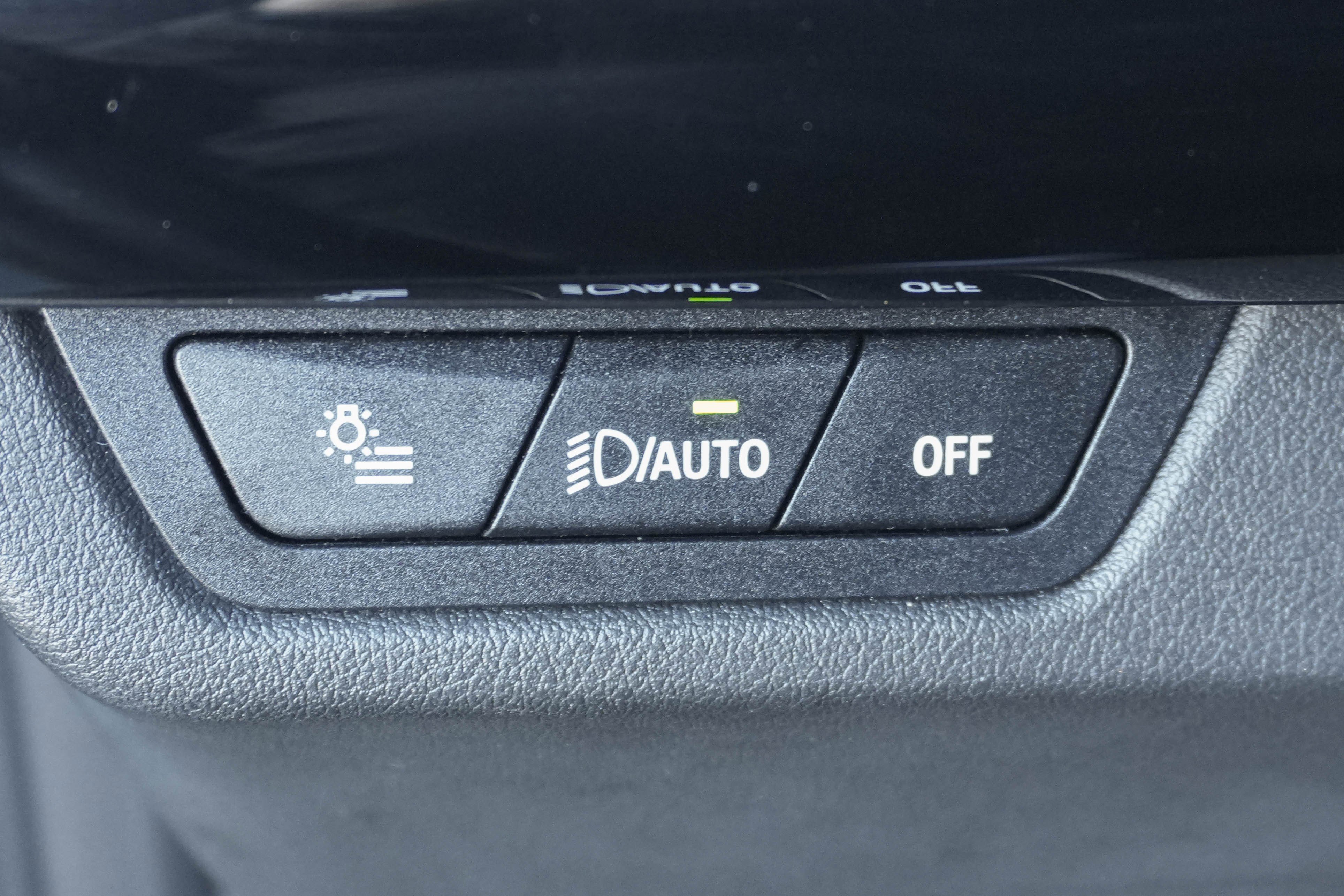 Certified 2025 BMW X2 xDrive28i image 15