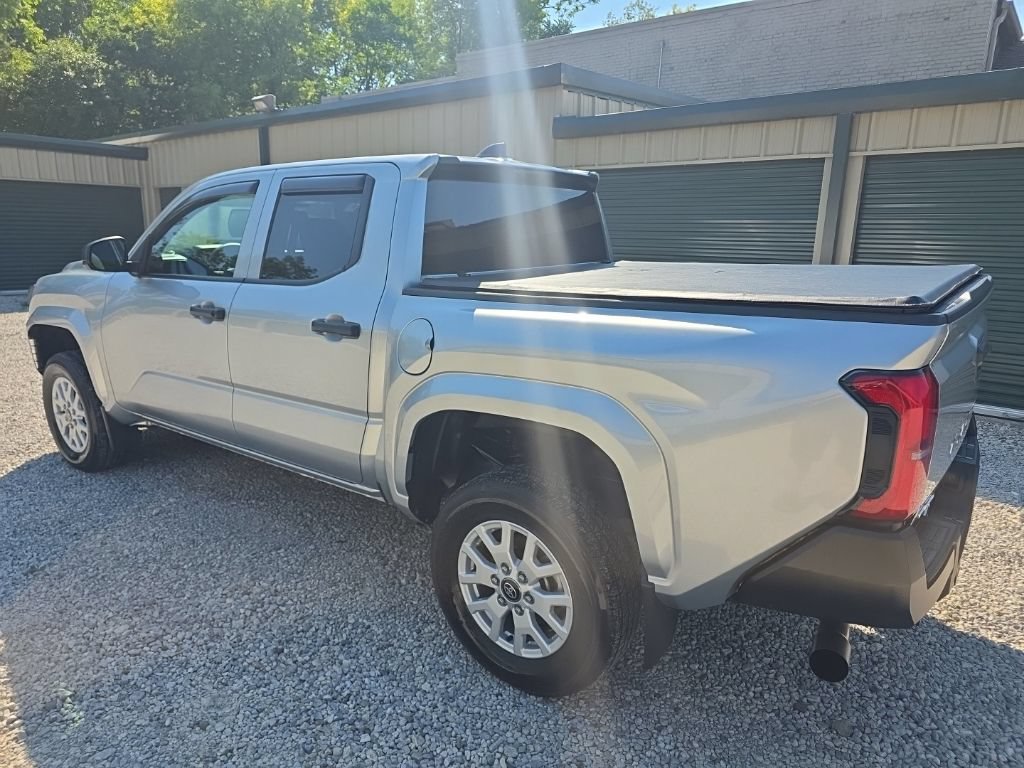 Certified 2024 Toyota Tacoma SR AWD/4WD image 4