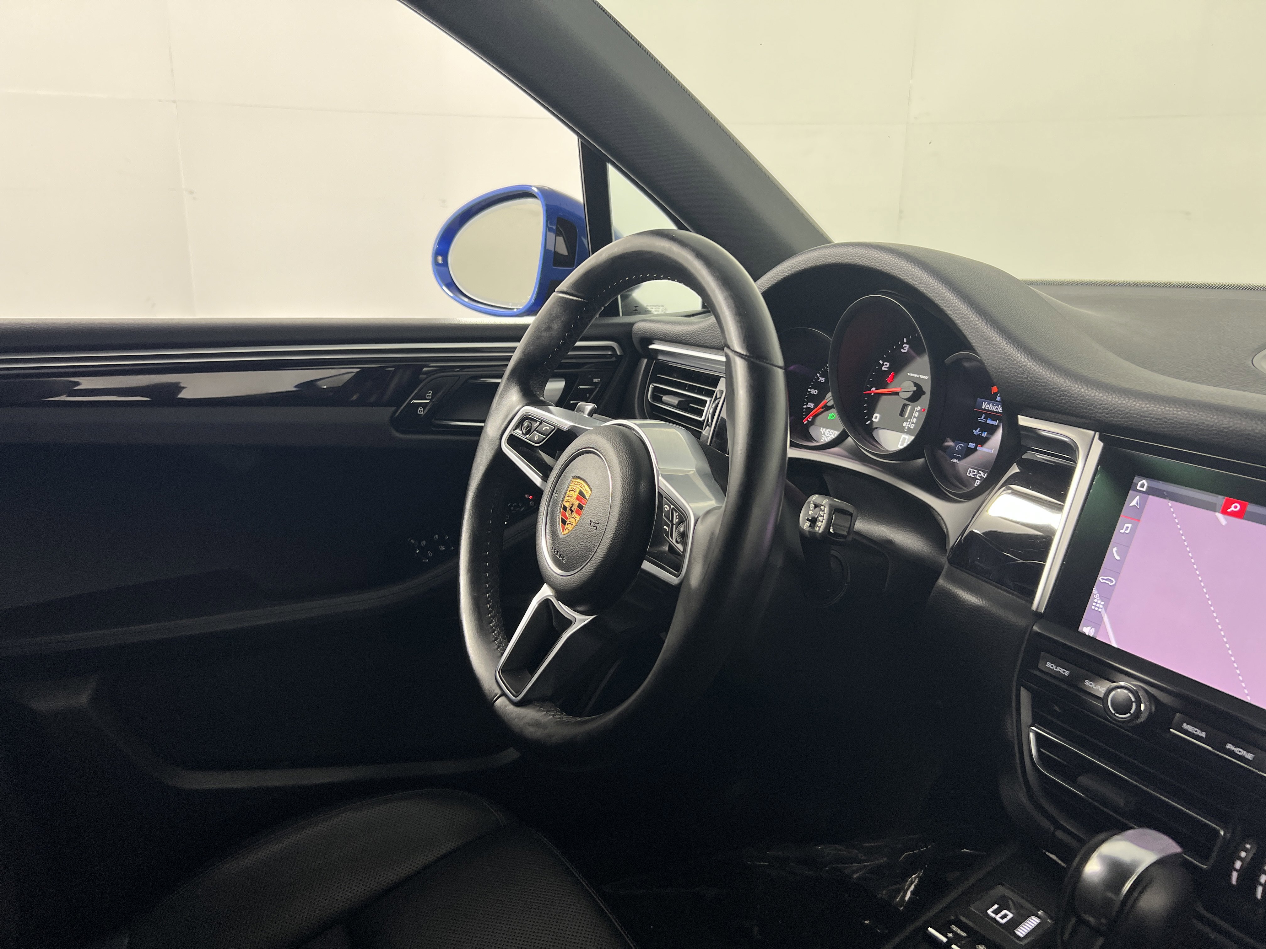 Certified 2019 Porsche Macan AWD/4WD image 12