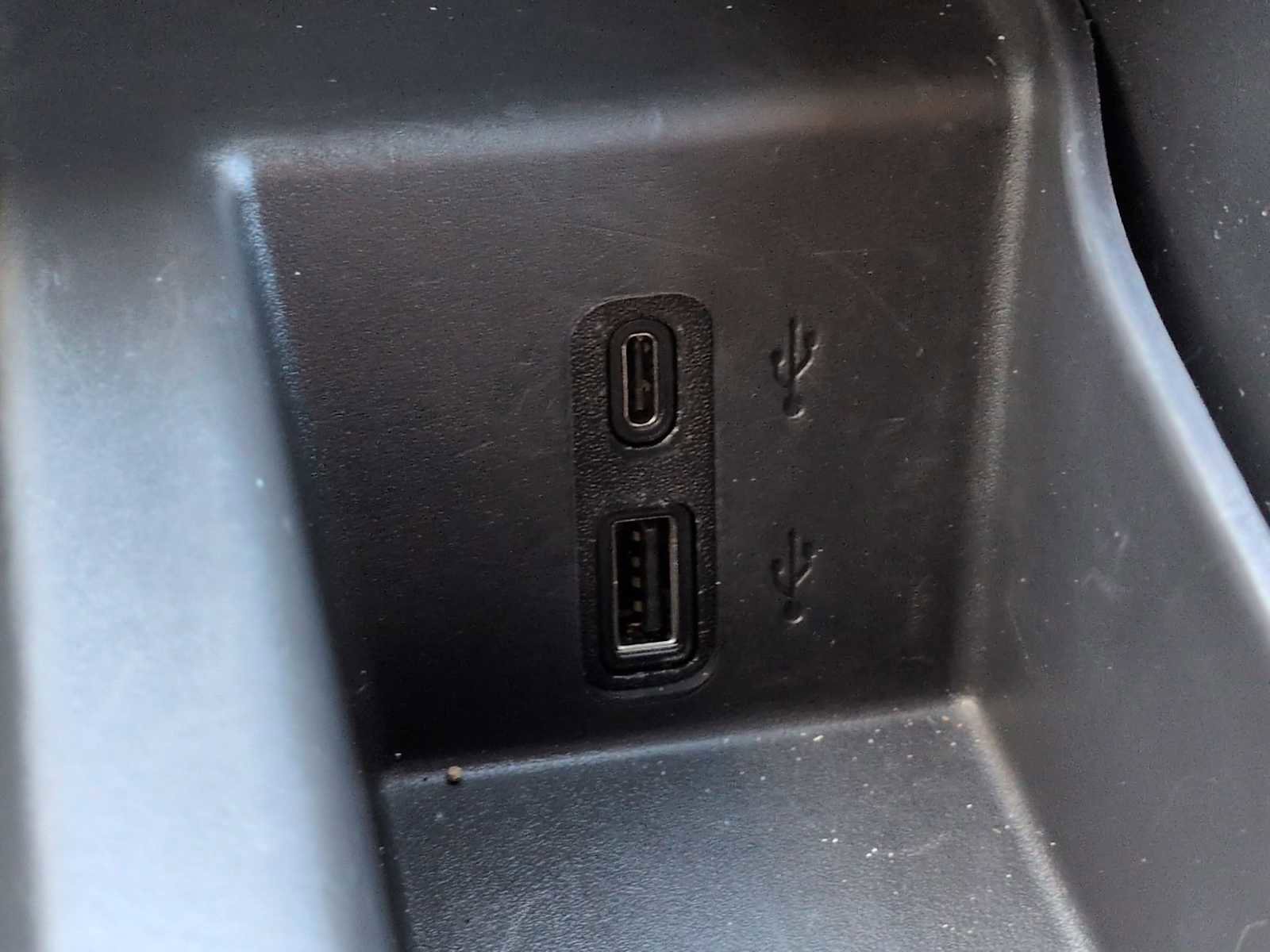 Used 2024 GMC Acadia Elevation image 32