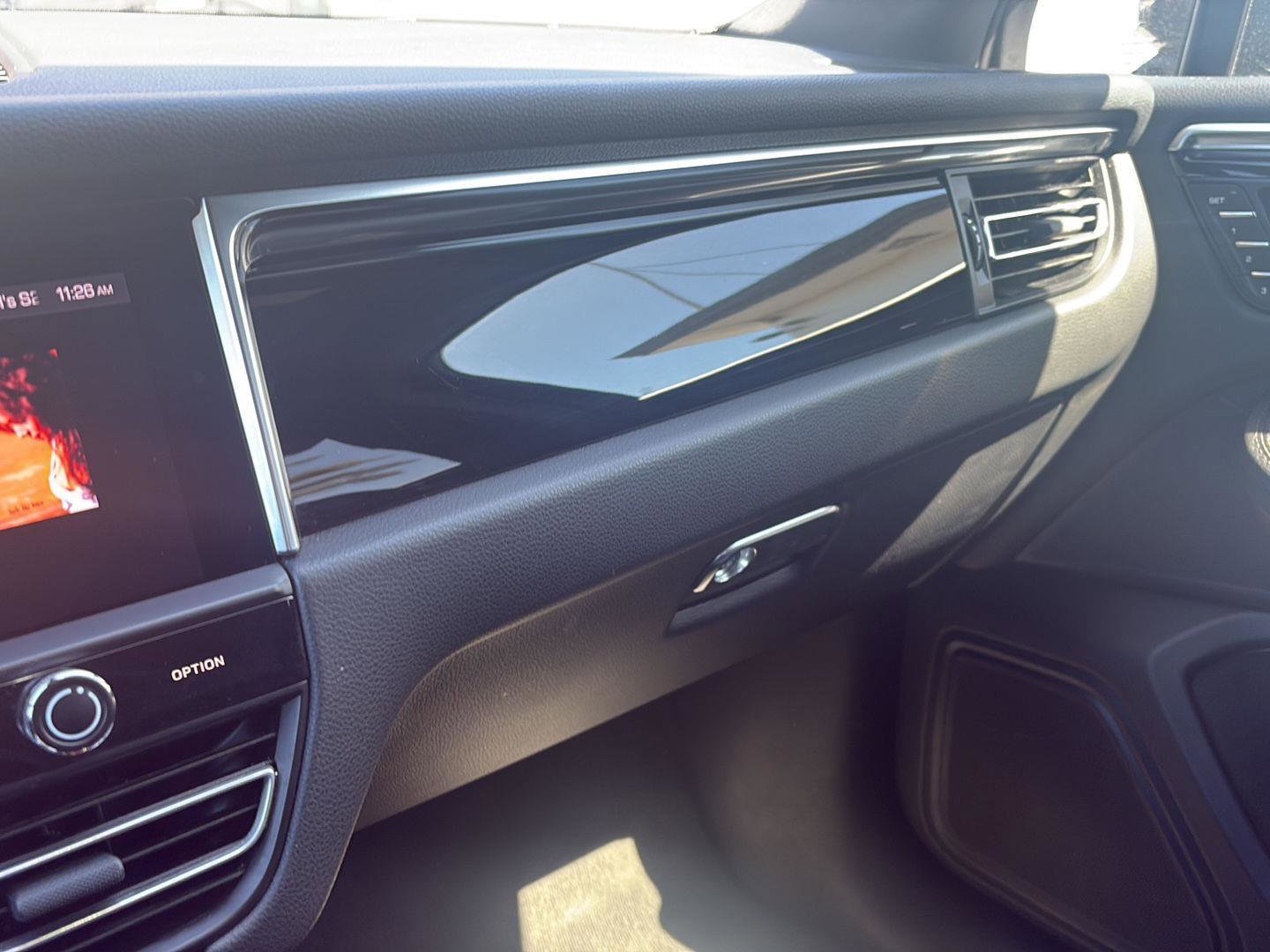 Used 2024 Porsche Macan AWD/4WD image 19