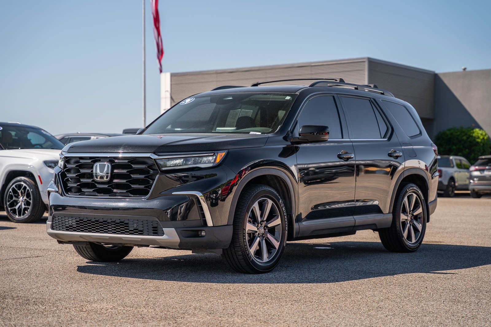 Used 2024 Honda Pilot Touring image 3