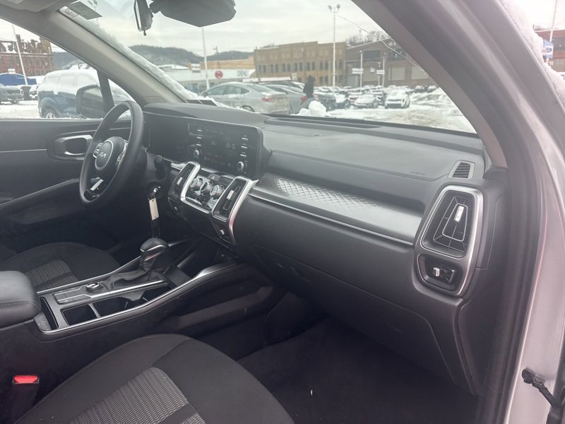 Used 2022 Kia Sorento LX image 10