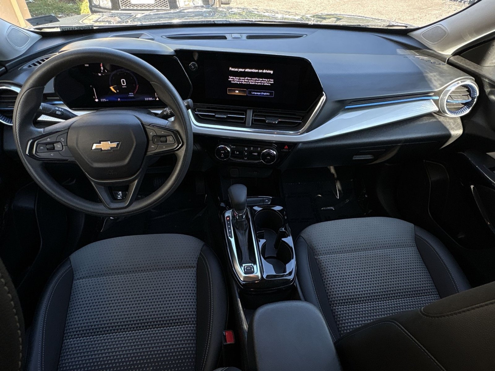 Used 2025 Chevrolet Trax LT FWD image 23