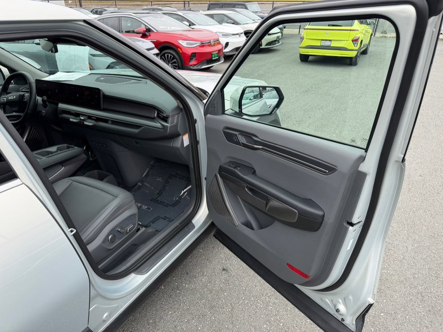 Used 2024 Kia EV9 Light Long Range RWD image 38