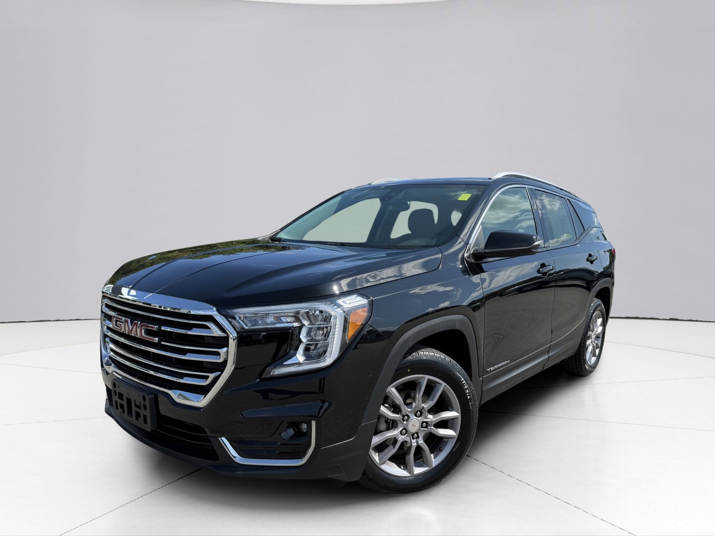 Used 2022 GMC Terrain SLT image 1