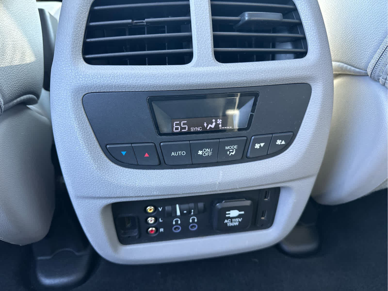 Used 2017 Honda Pilot Touring image 10