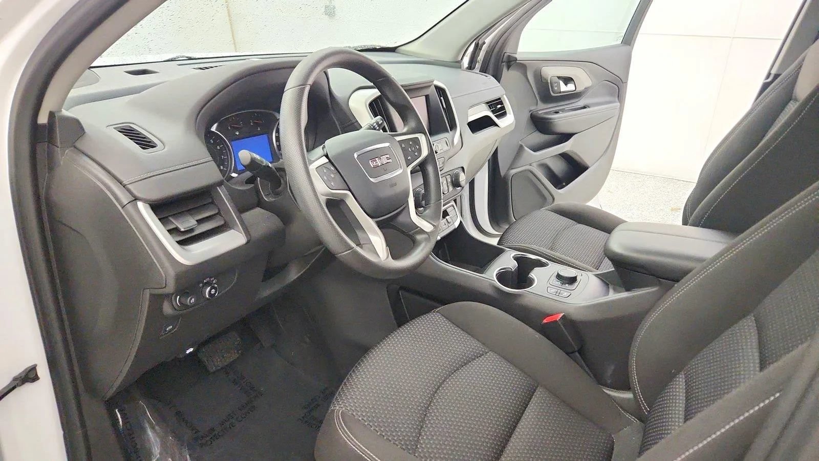 Used 2024 GMC Terrain SLE w/ Driver Convenience Package FWD image 14