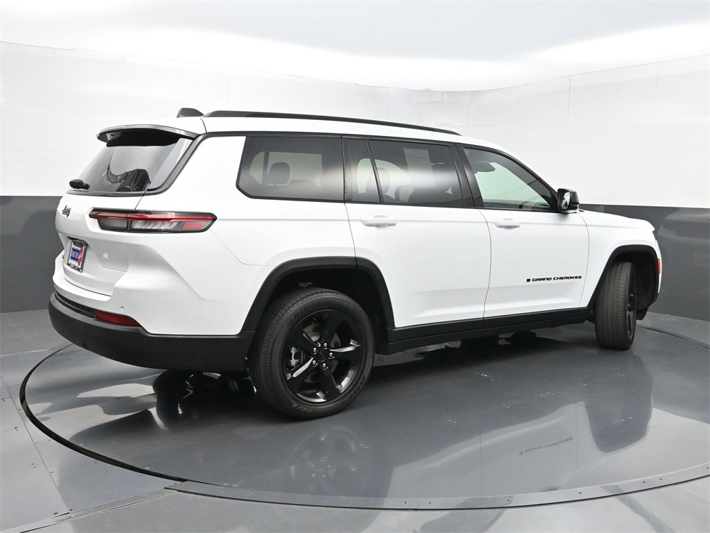 Used 2023 Jeep Grand Cherokee L Laredo image 27