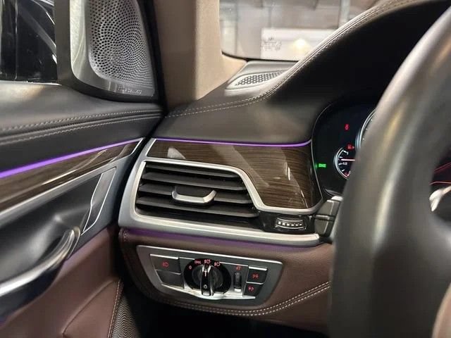 Used 2018 BMW 750i RWD image 46