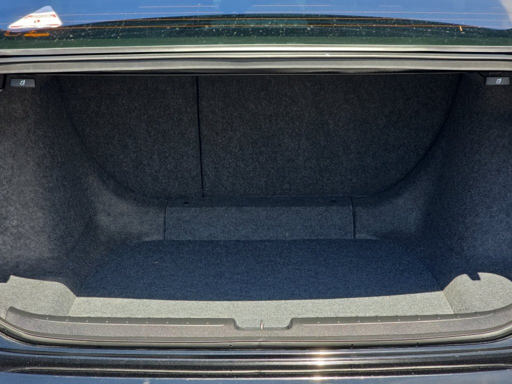 Used 2018 Honda Accord EX image 9