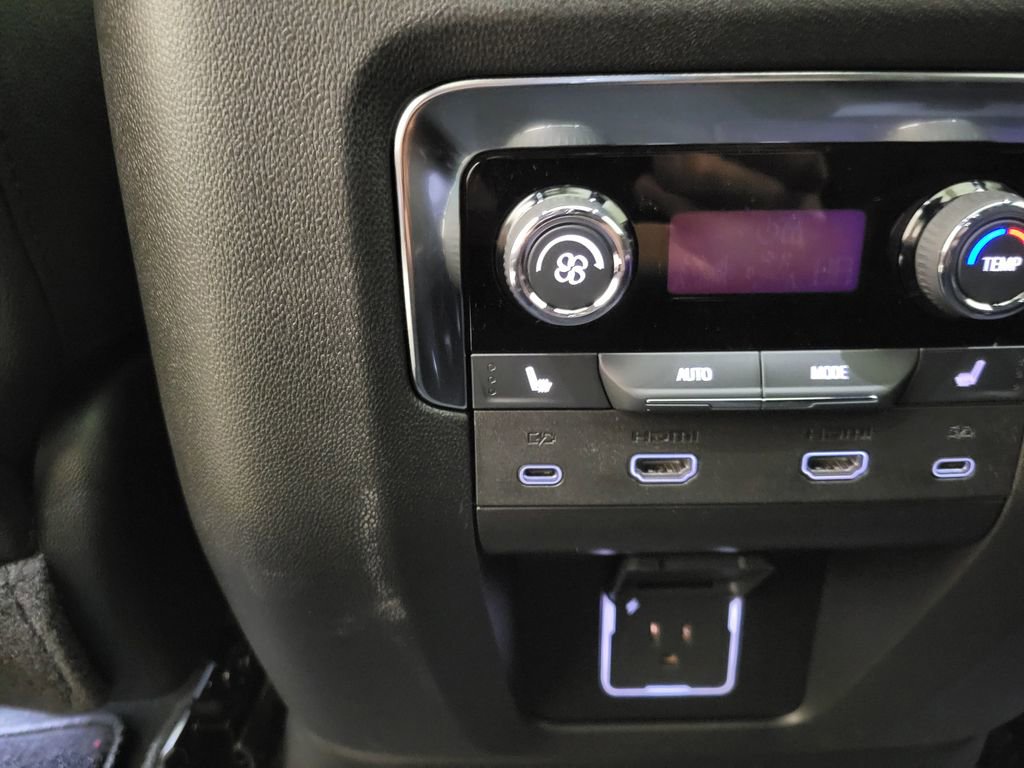 New 2025 Chevrolet Suburban High Country image 23