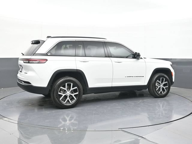 Used 2024 Jeep Grand Cherokee Limited w/ Trailer Tow Package AWD/4WD image 15