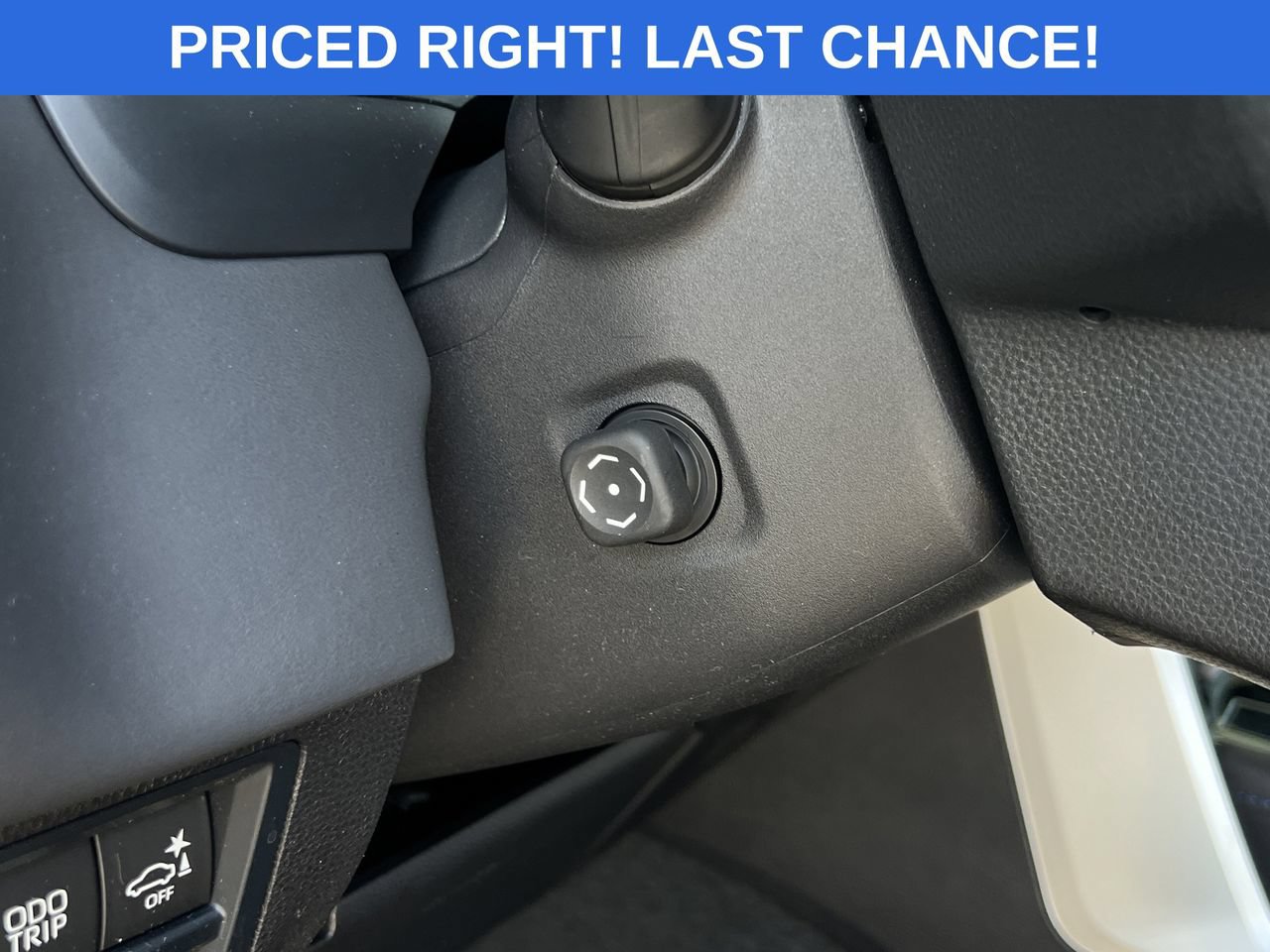 Used 2025 Toyota Sequoia Platinum AWD/4WD image 15