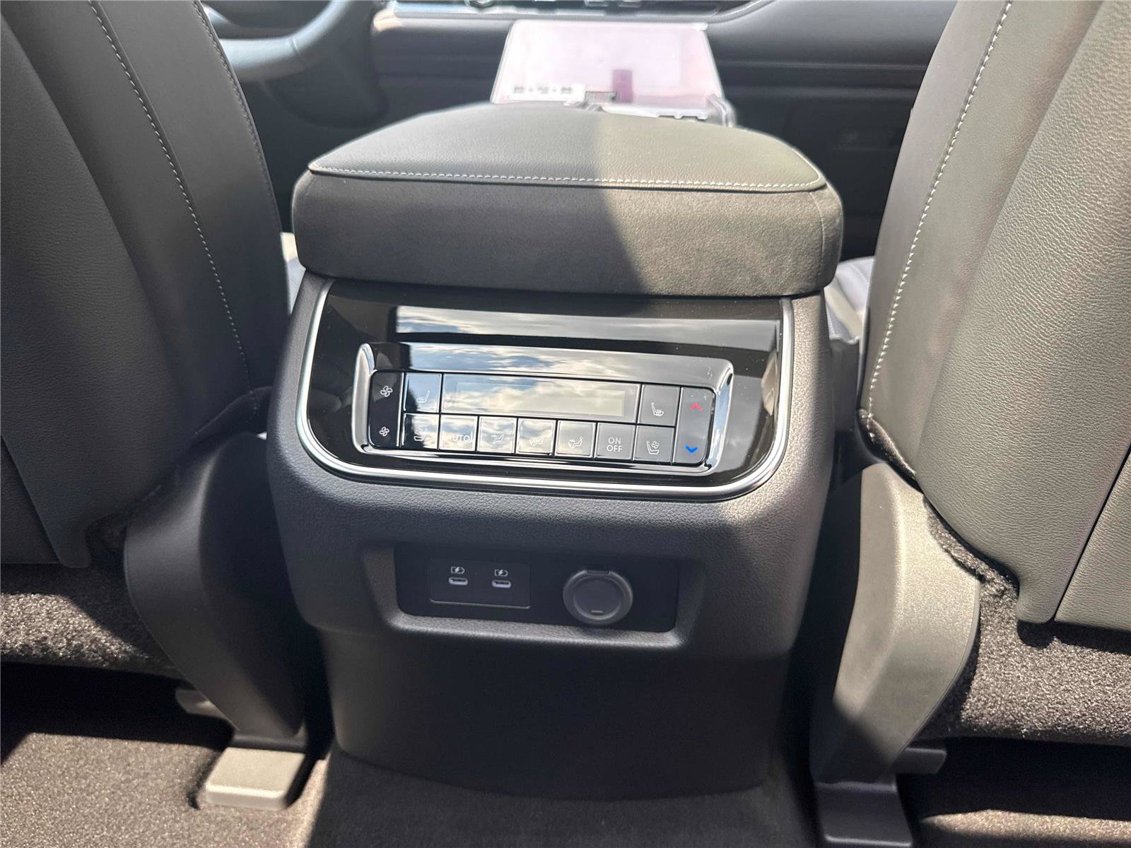 New 2027 INFINITI QX80 Luxe w/ Cargo Package RWD image 30