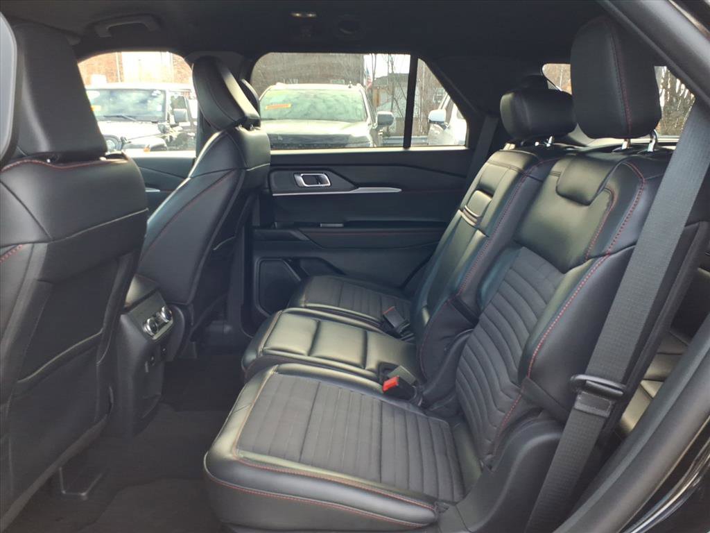 Used 2025 Ford Explorer ST-Line w/ ST-Line Street Pack image 10