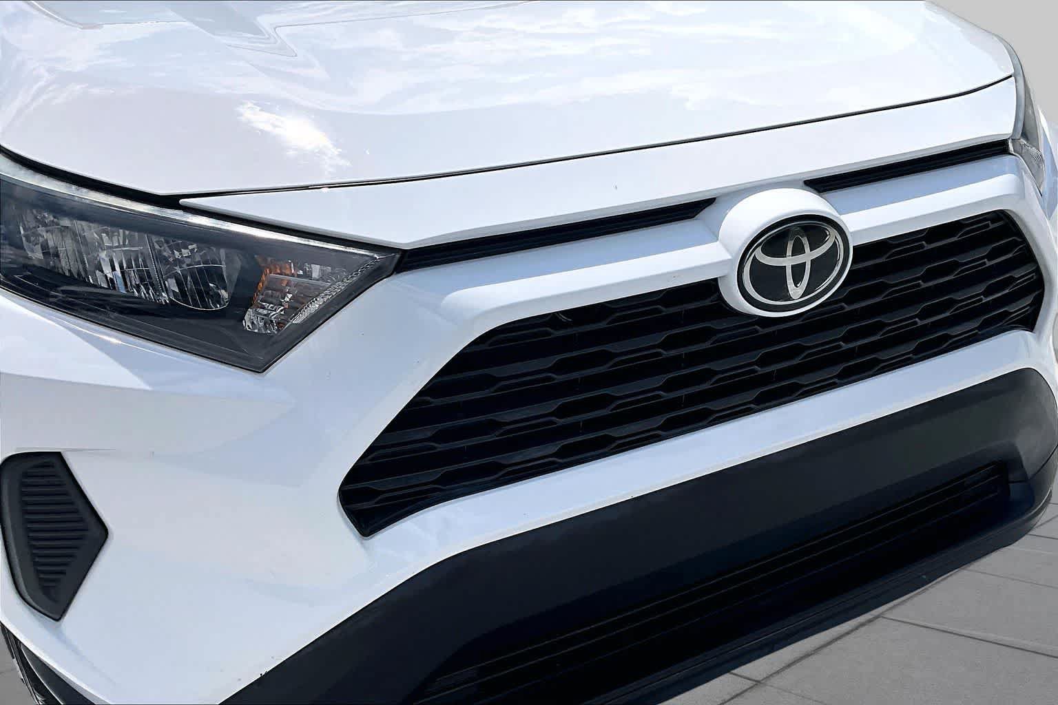 Used 2021 Toyota RAV4 LE FWD image 30
