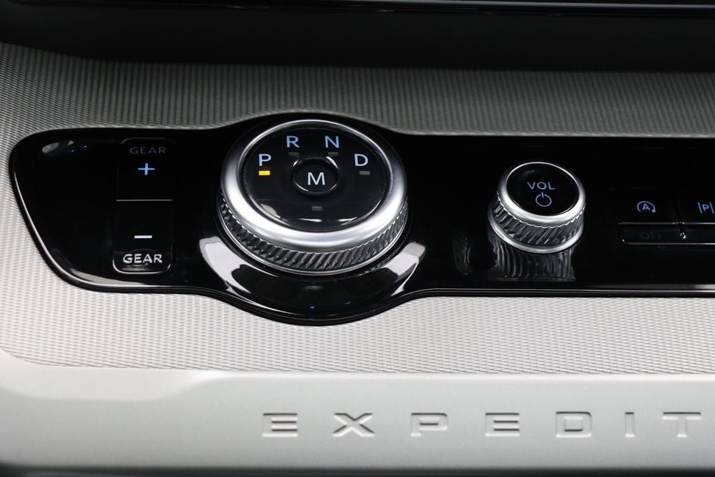 Used 2025 Ford Expedition Active AWD/4WD image 24