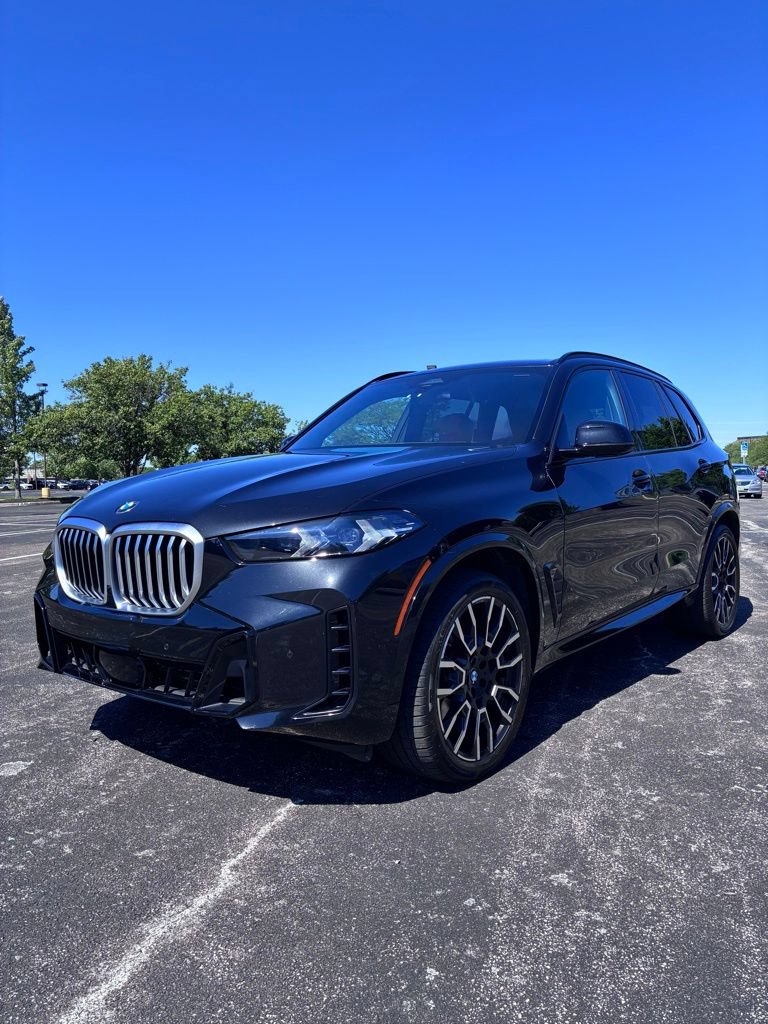 Used 2024 BMW X5 xDrive40i w/ M Sport Package AWD/4WD image 3