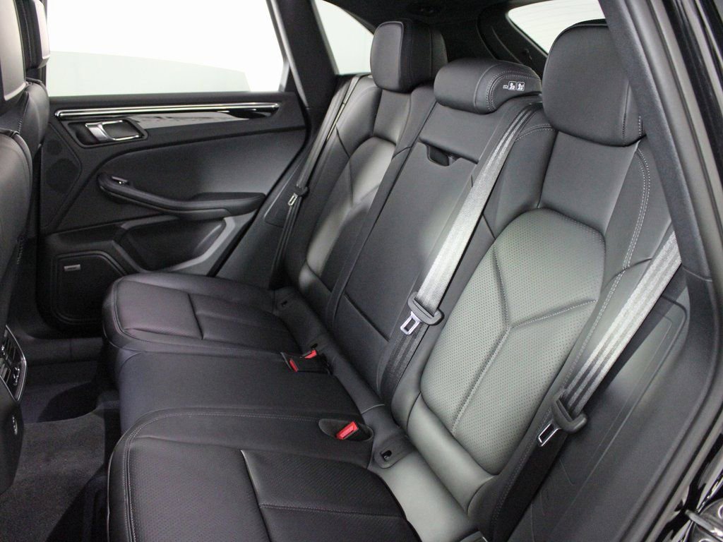 Certified 2025 Porsche Macan image 35