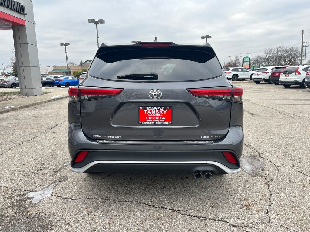 Used 2022 Toyota Highlander XSE image 4