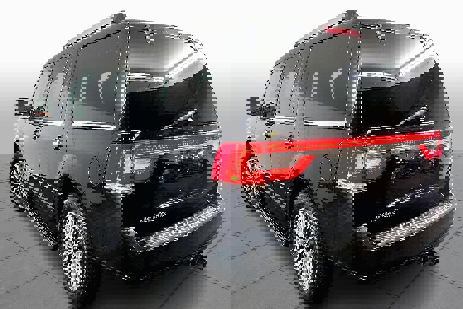 Used 2017 Lincoln Navigator Select image 12