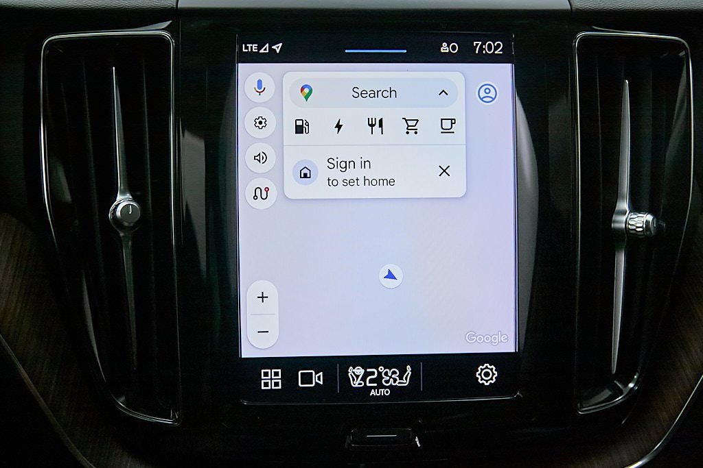 Certified 2023 Volvo XC60 T8 Plus image 28