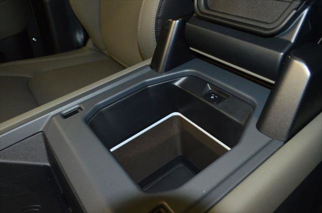 New 2026 Land Rover Defender 110 X-Dynamic SE AWD/4WD image 30