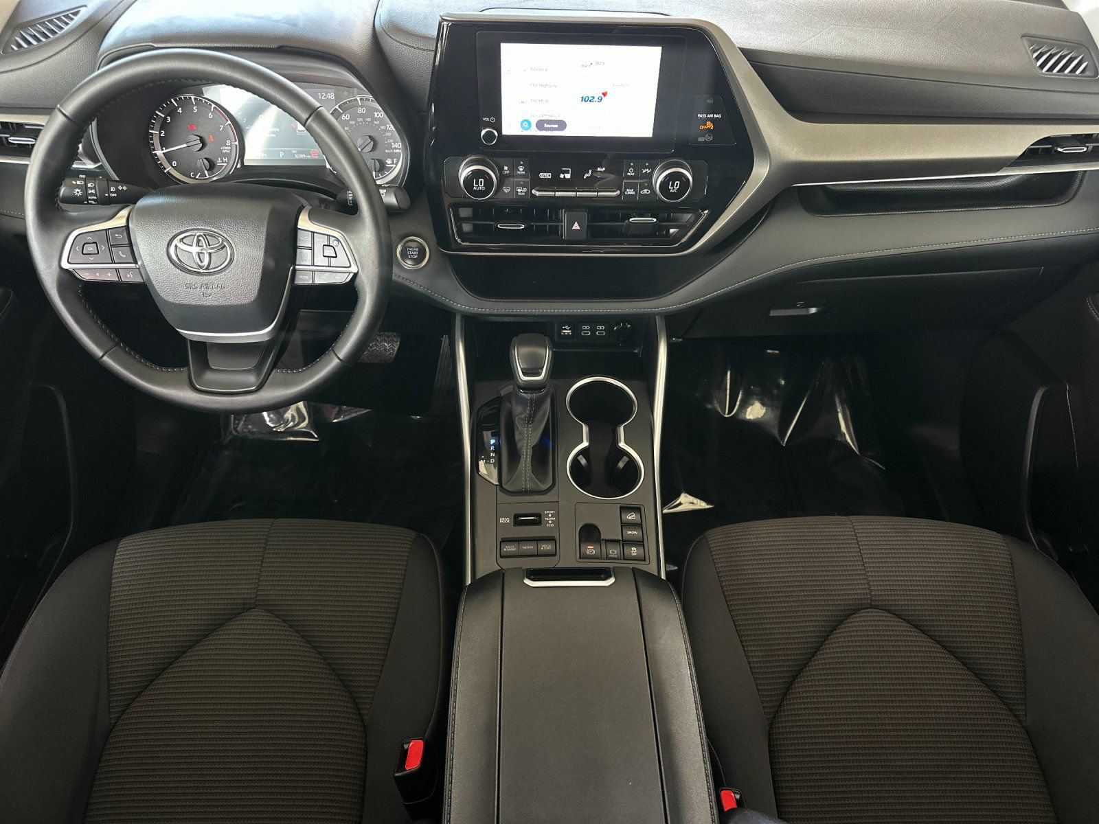 Used 2025 Toyota Highlander LE AWD/4WD image 12
