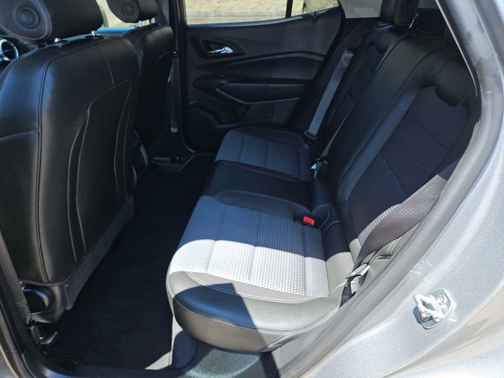 Used 2025 Chevrolet Trax LT w/ LT Convenience Package FWD image 27
