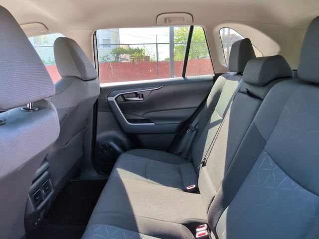 Used 2025 Toyota RAV4 XLE FWD image 9