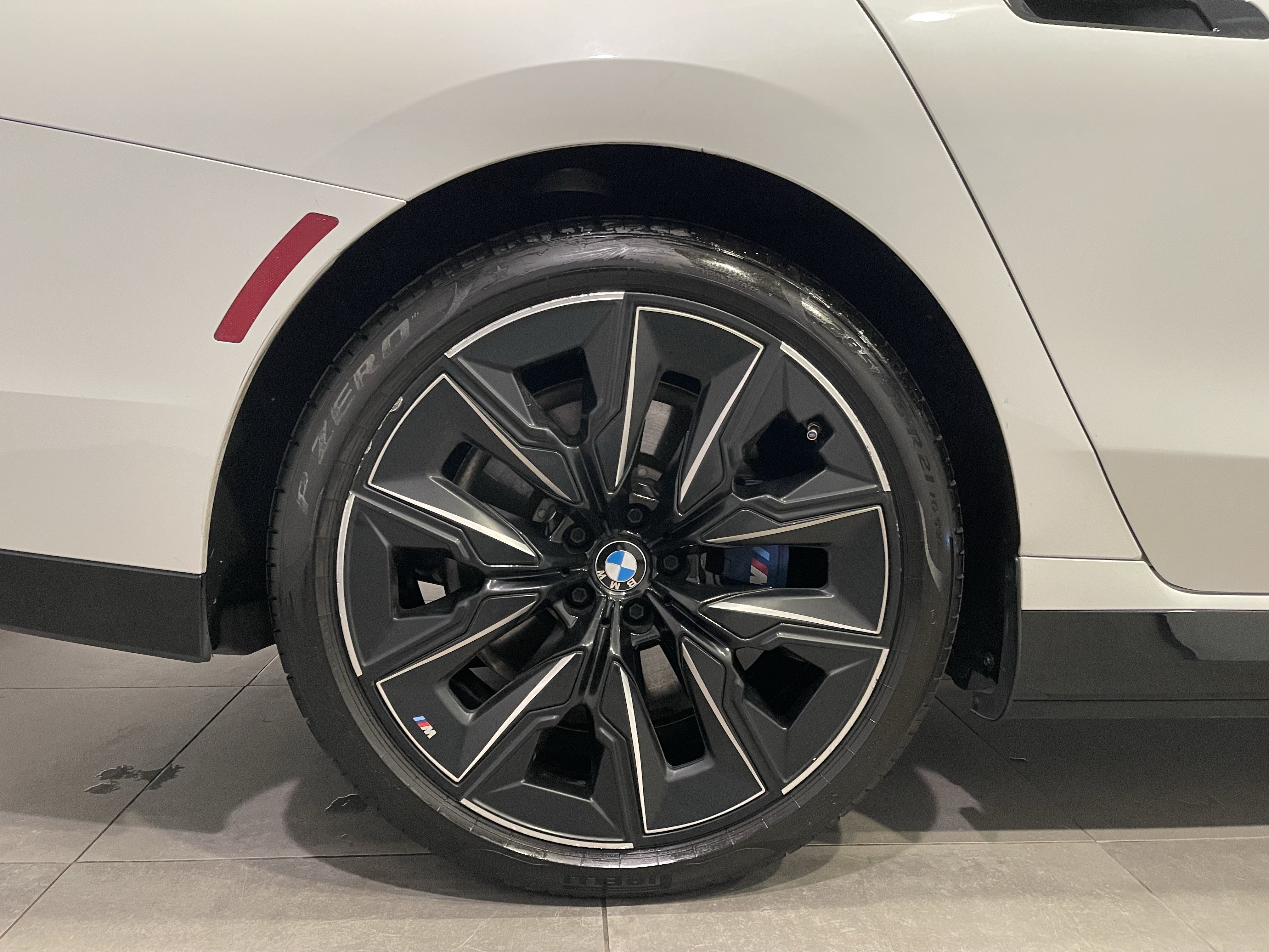 Certified 2023 BMW i7 xDrive60 AWD/4WD image 9