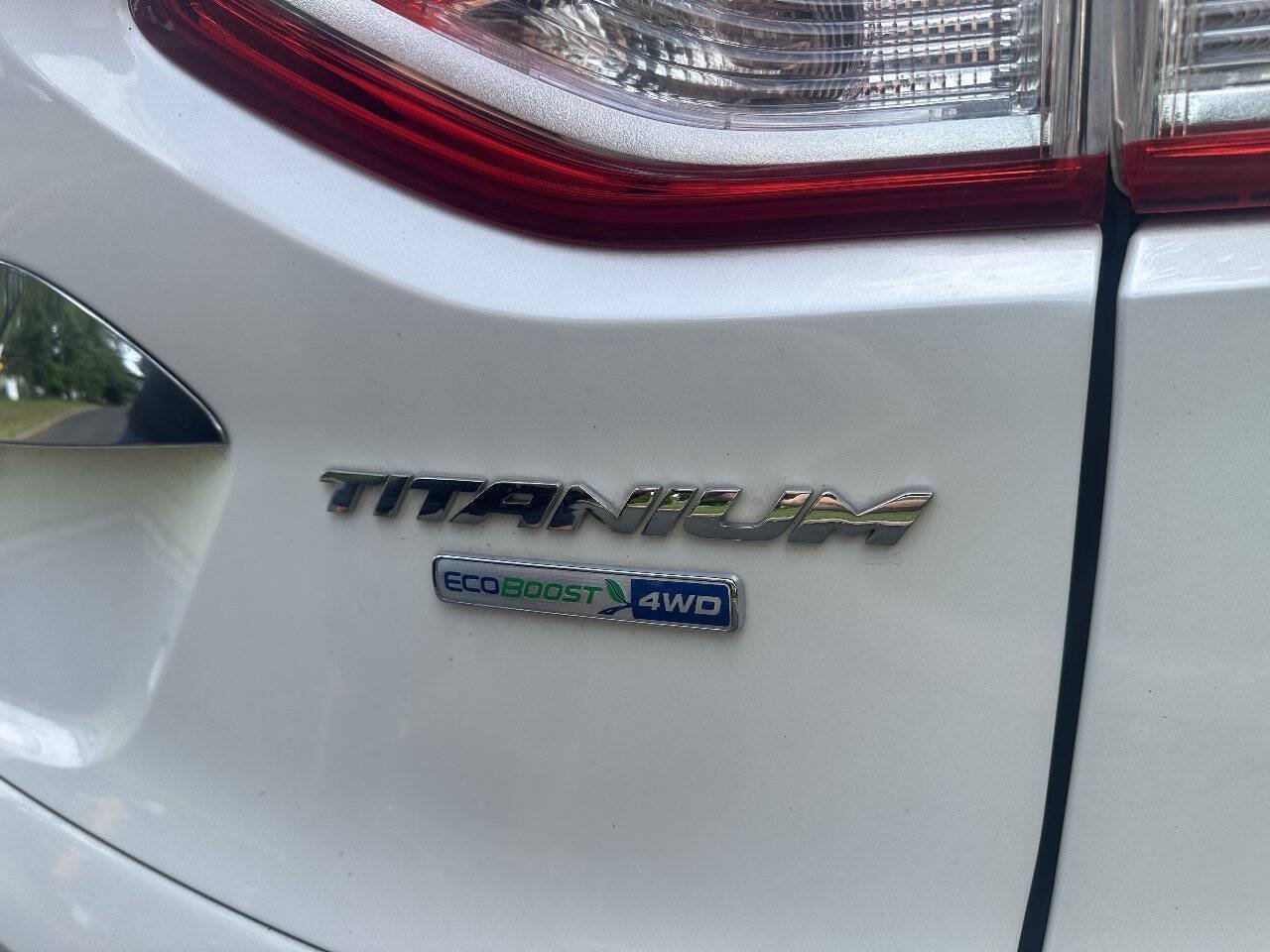 Used 2014 Ford Escape Titanium w/ Equipment Group 401A AWD/4WD image 9