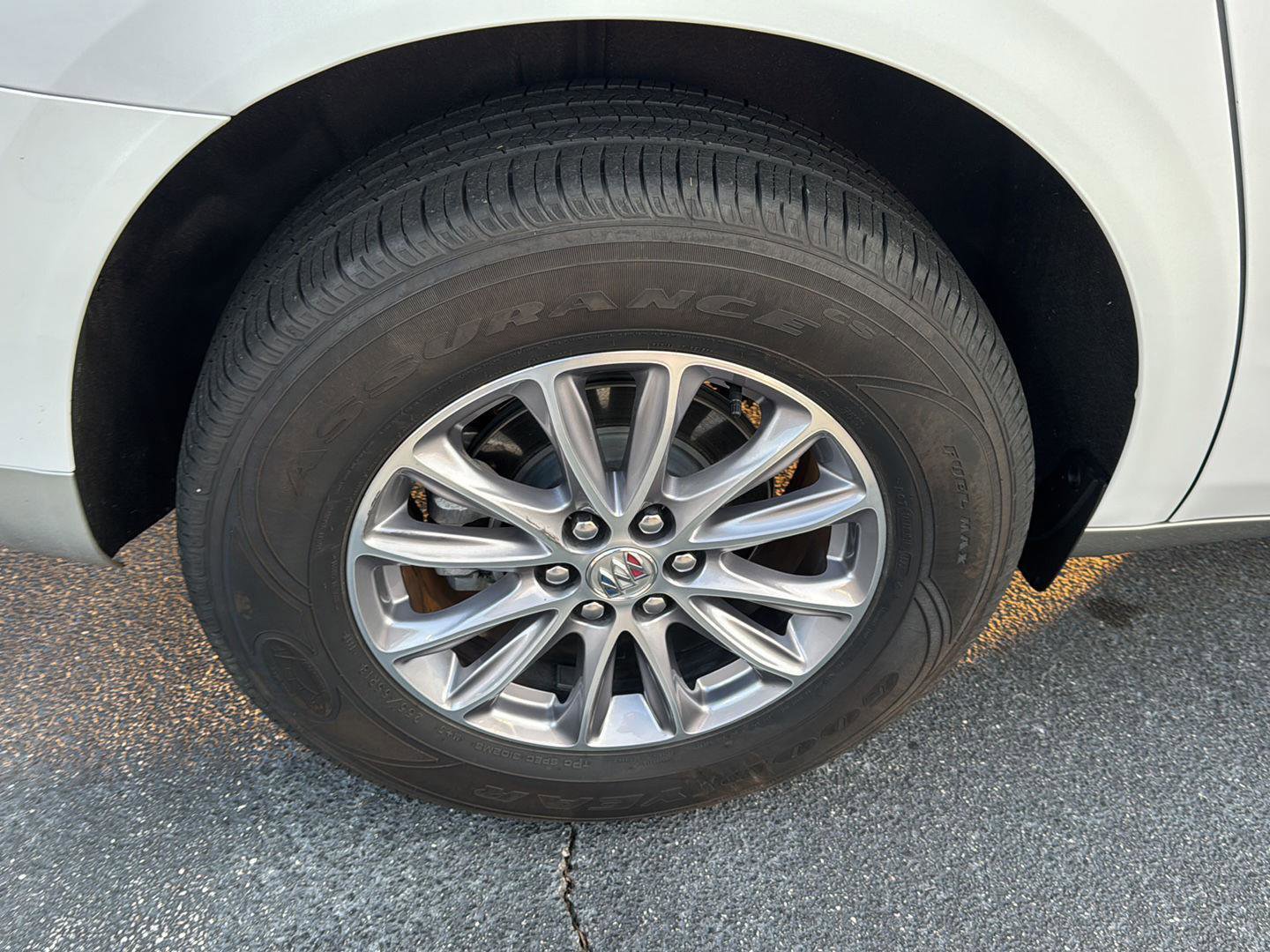 Used 2024 Buick Enclave Premium image 37