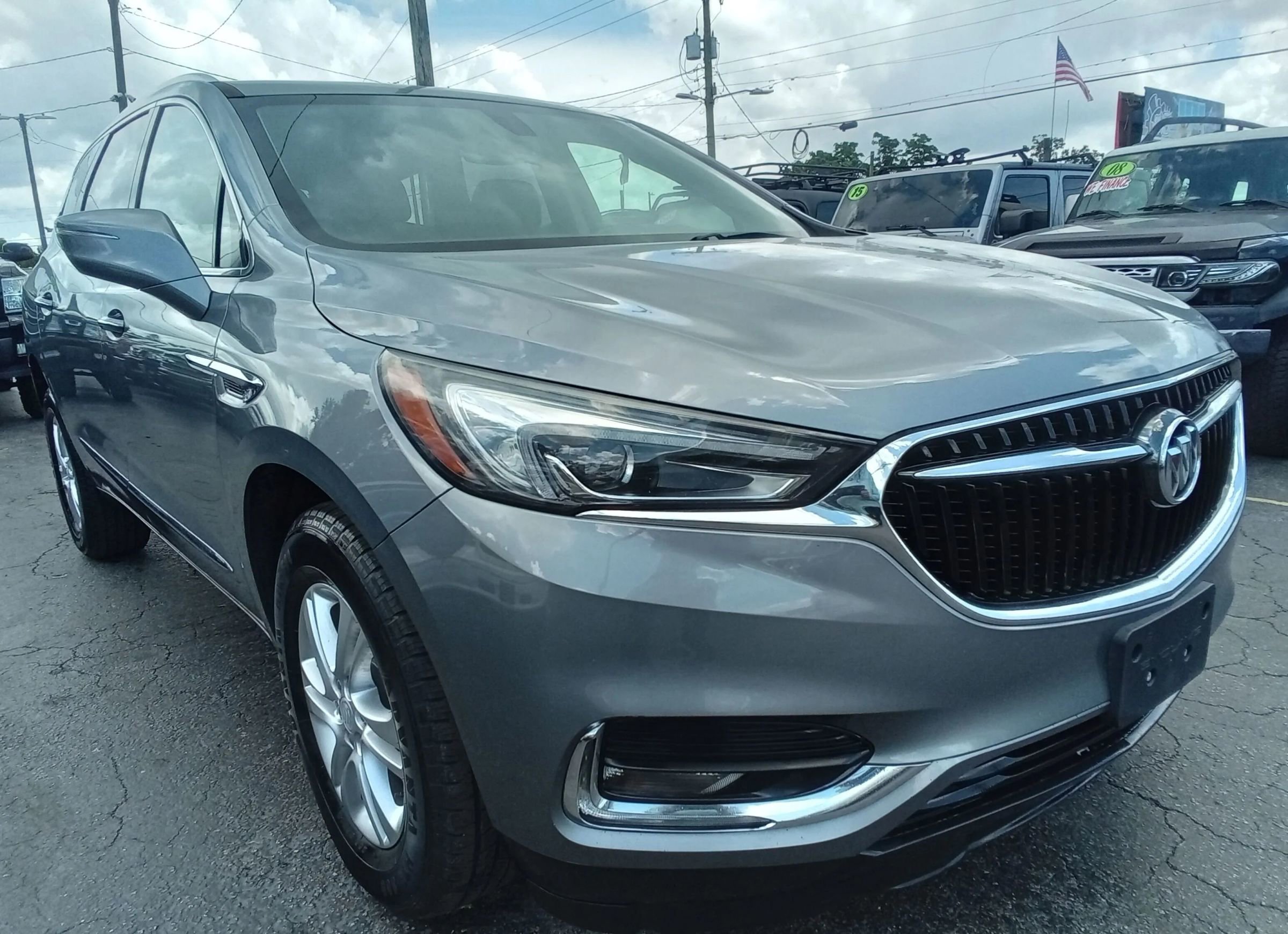 Used 2018 Buick Enclave Essence image 4