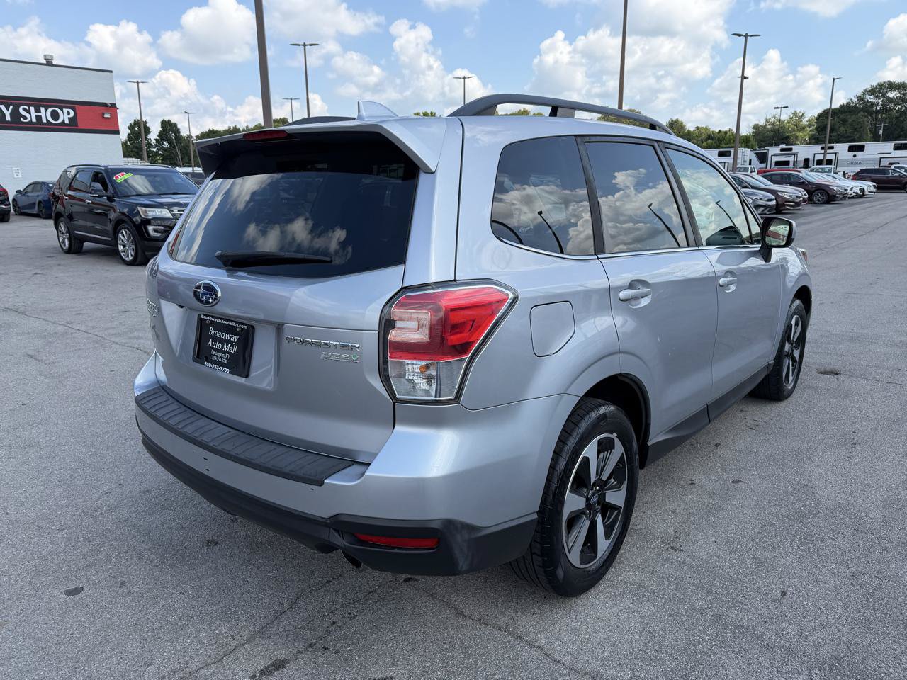 Used 2017 Subaru Forester 2.5i Limited AWD/4WD image 3