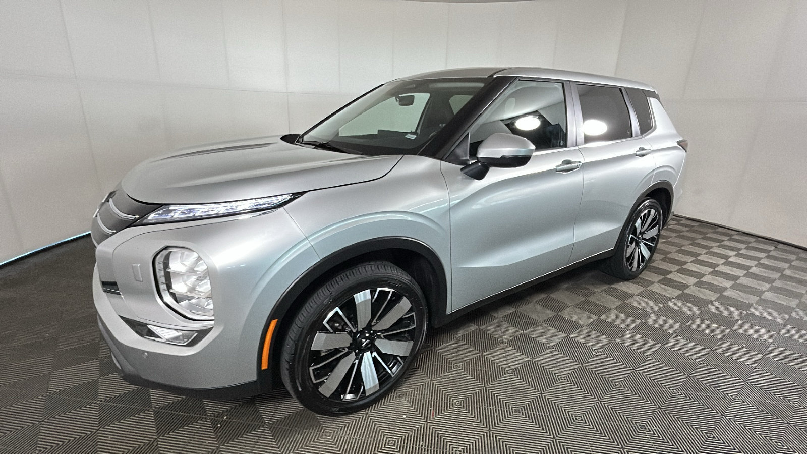 Used 2025 Mitsubishi Outlander SE AWD/4WD image 6