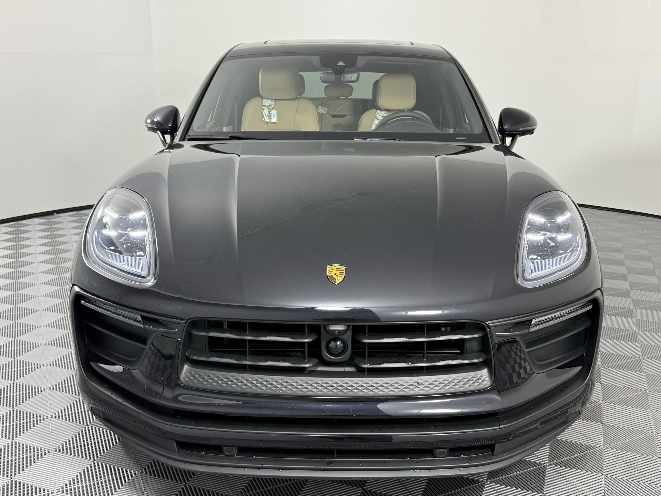 Certified 2026 Porsche Macan AWD/4WD image 6