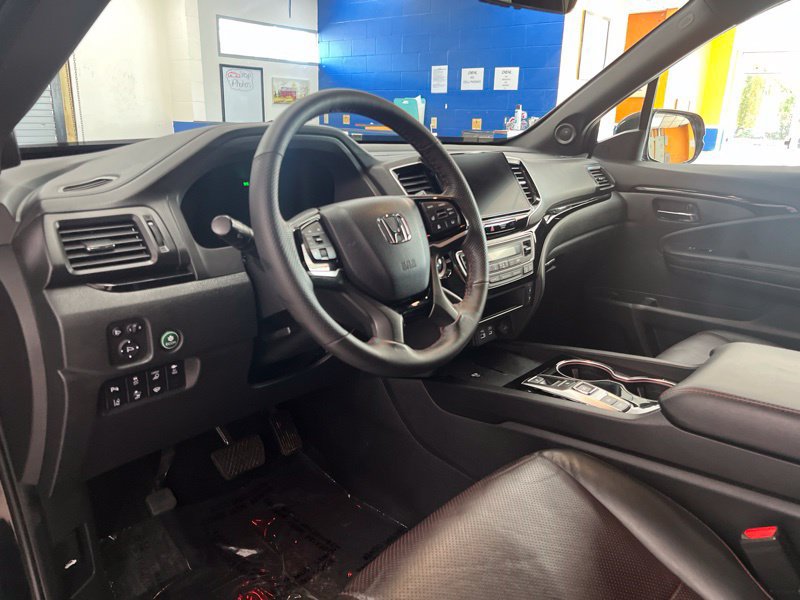Used 2025 Honda Ridgeline Black Edition image 17