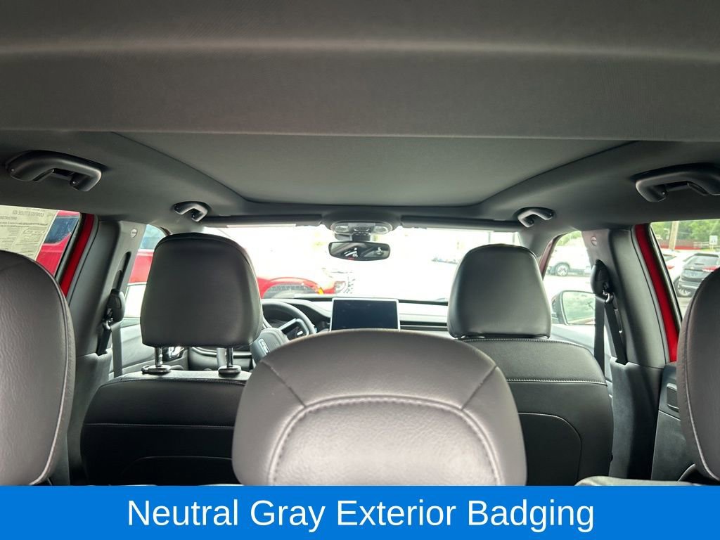 Used 2025 Jeep Compass Latitude w/ Sun & Sound Group AWD/4WD image 10