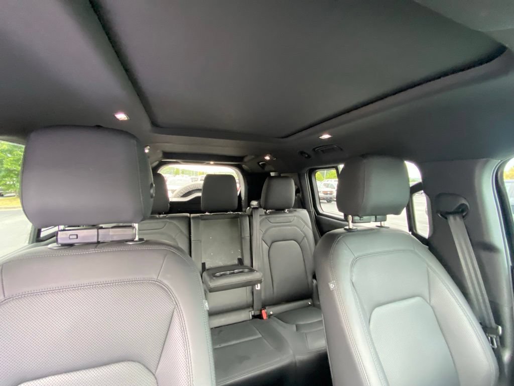 Used 2025 Land Rover Defender 130 Outbound AWD/4WD image 28