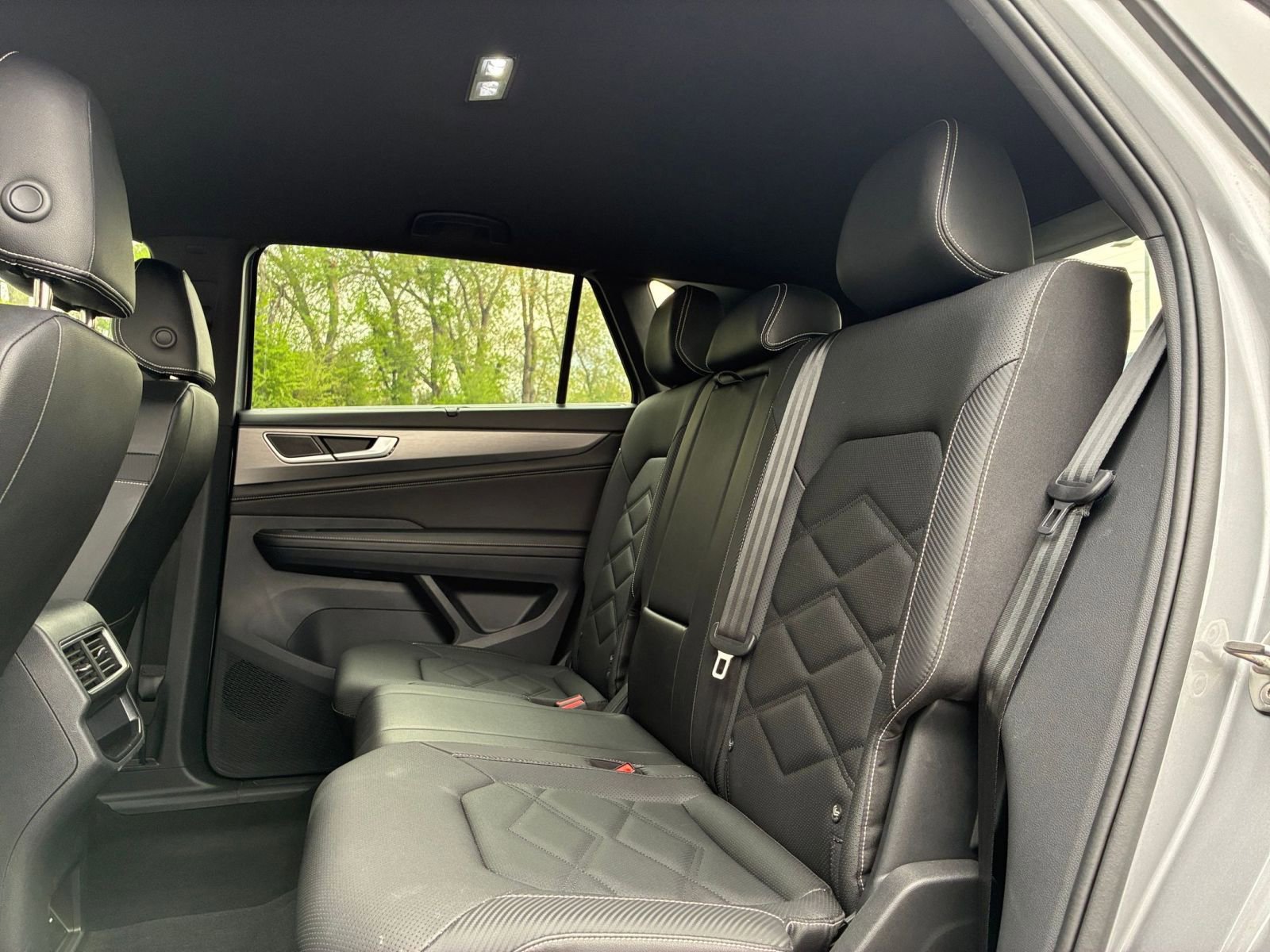 Used 2025 Volkswagen Atlas Cross Sport SE image 28